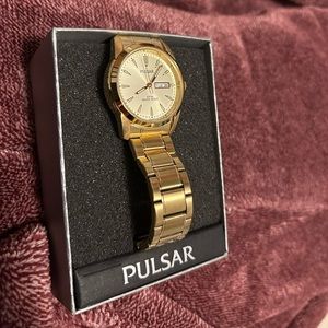 Men’s New Pulsar NPSA01 Gold Watch